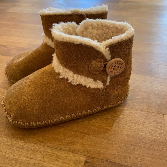 Toddler Ugg’s - Picture 3 of 3